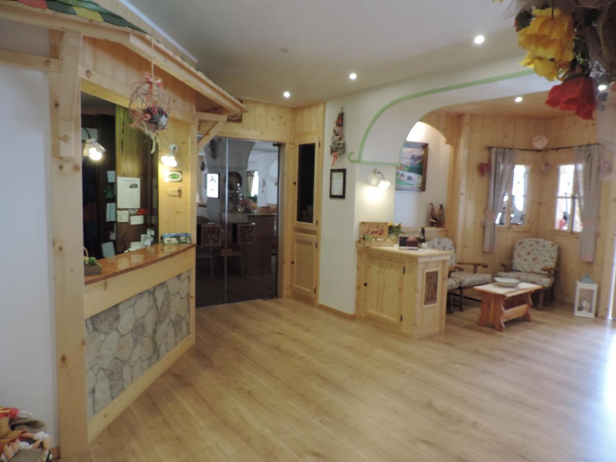 Hotel Montana Pozza di Fassa Extérieur photo
